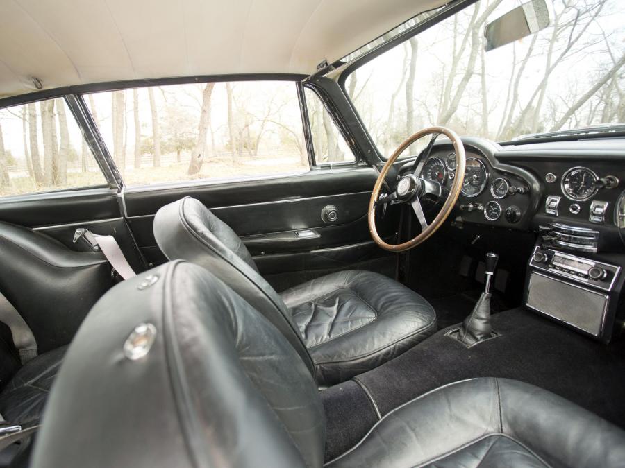 Интерьер Aston Martin DB6 1965 года  (фото 27 из 27)